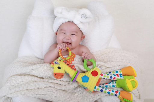 章丘三个月宝宝正确抱姿 章丘三个月宝宝正确抱姿